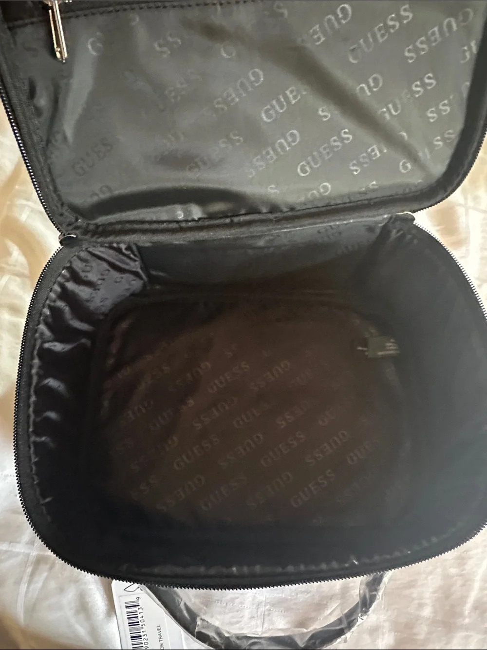 NWT GUESS Gray Signature Logo Cosmetic/Travel Case